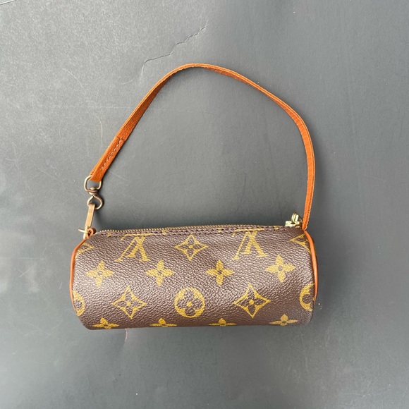 Louis Vuitton papillon pochette in monogram canvas - Picture 2 of 8